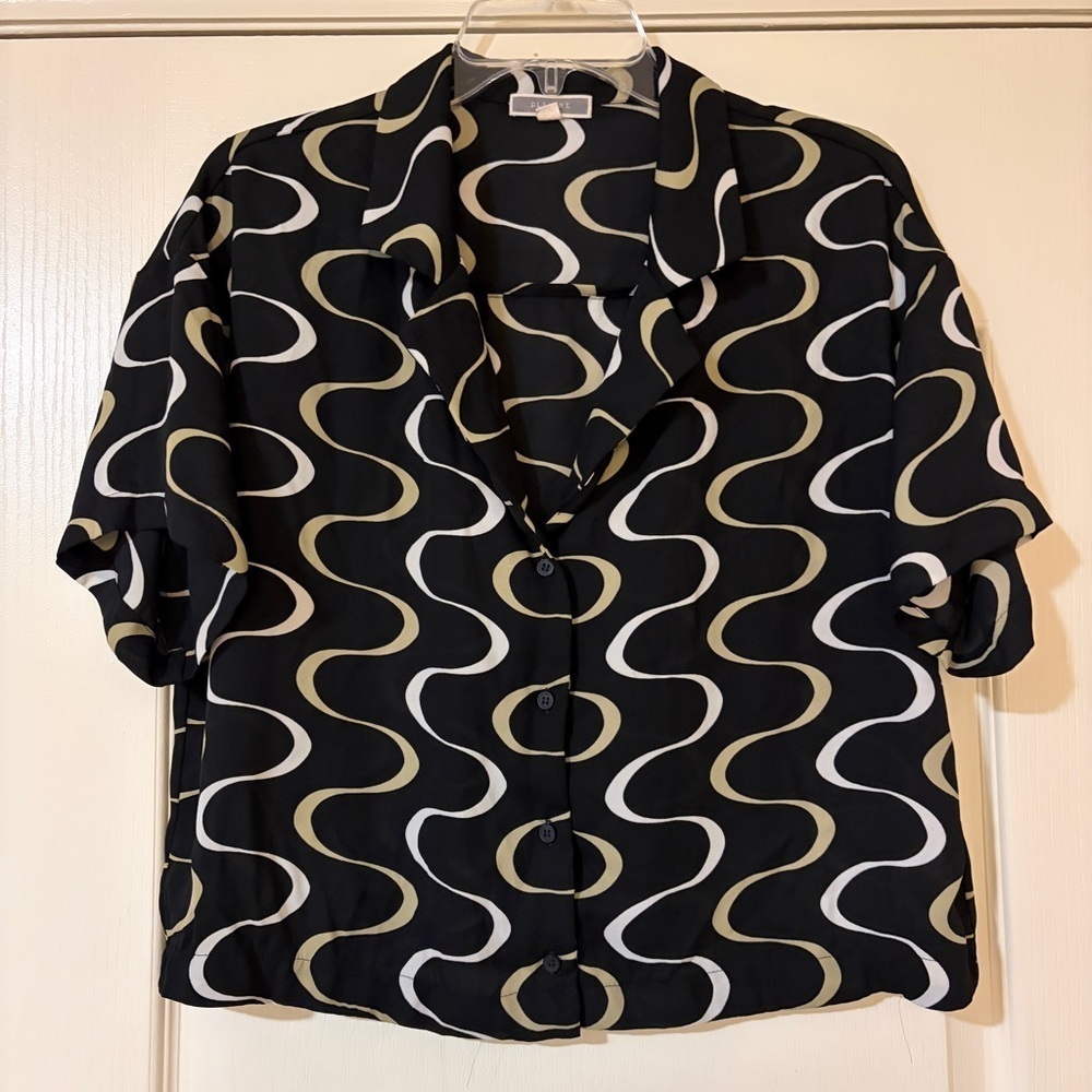 Pleione Black and Cream Wave Pattern Button Down Shirt